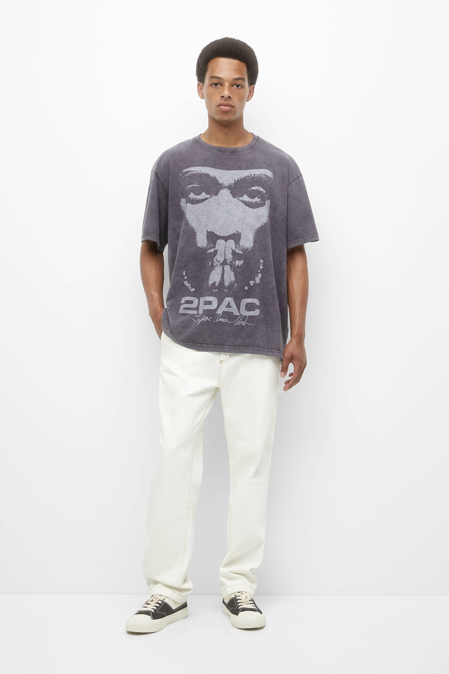 Camiseta Tupac com estampa lavada - Cinza