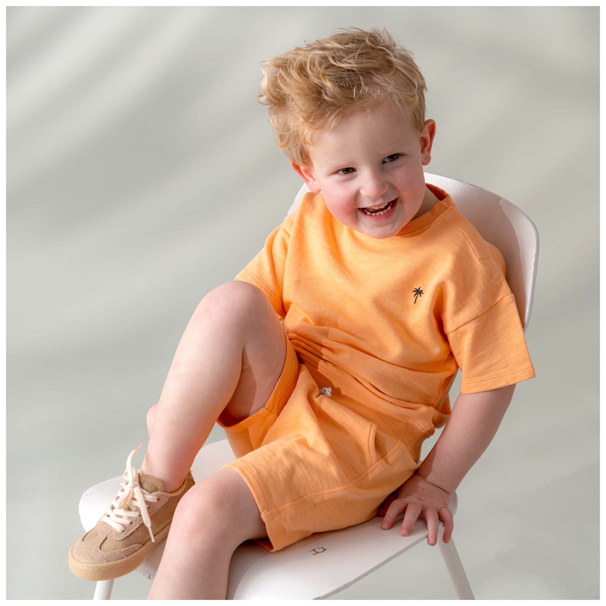 Prénatal peuter short  effen geel