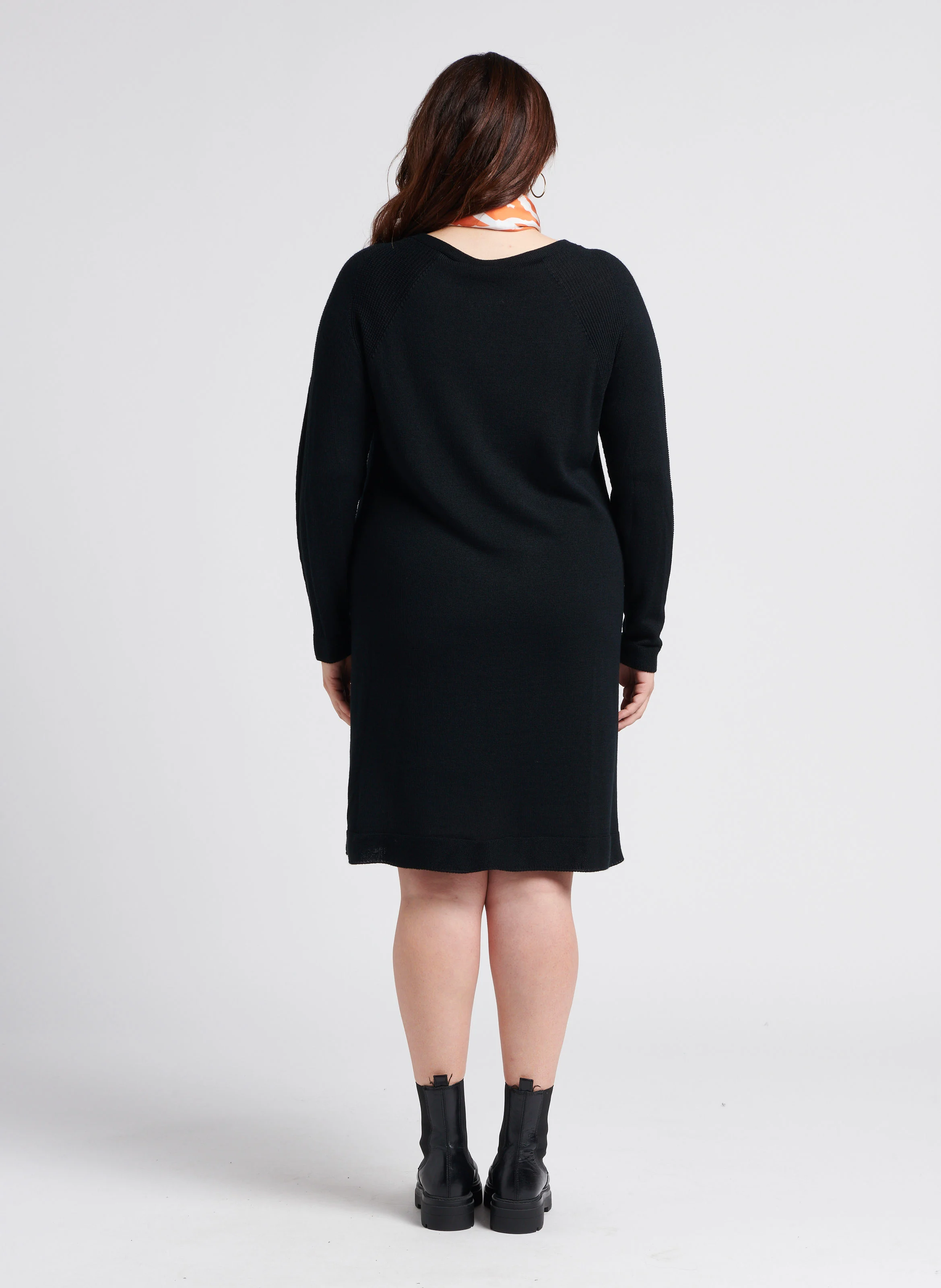 GAIA - Robe midi col rond en laine vierge mélangée | Noir