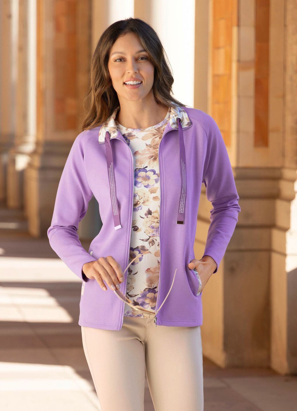 Shirtjacke mit Kontrastverarbeitung am Kragen in 2 Farben