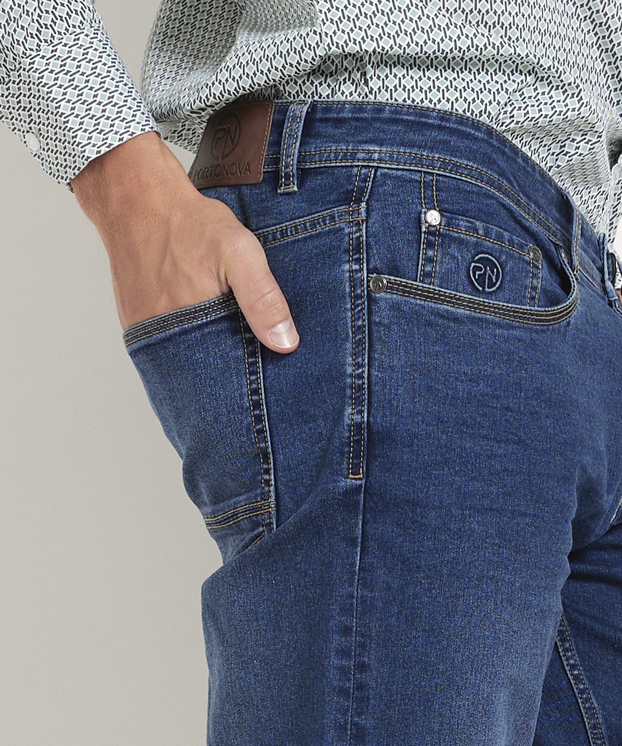 regular fit stretch jeans
