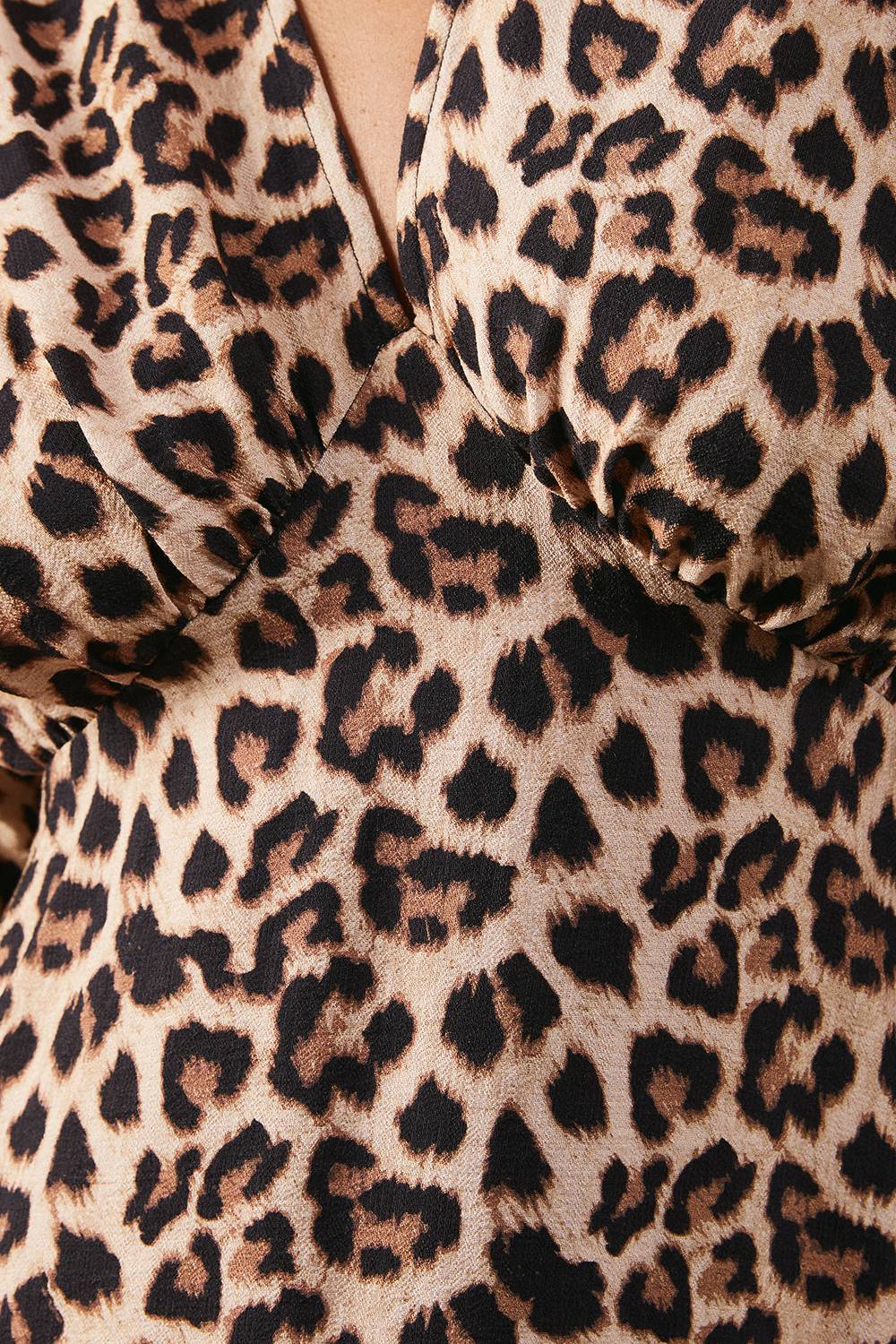 Warehouse Robe Mi-Longue à Imprimé Léopard en Viscose avec Col V et Manches Longues Bouffantes