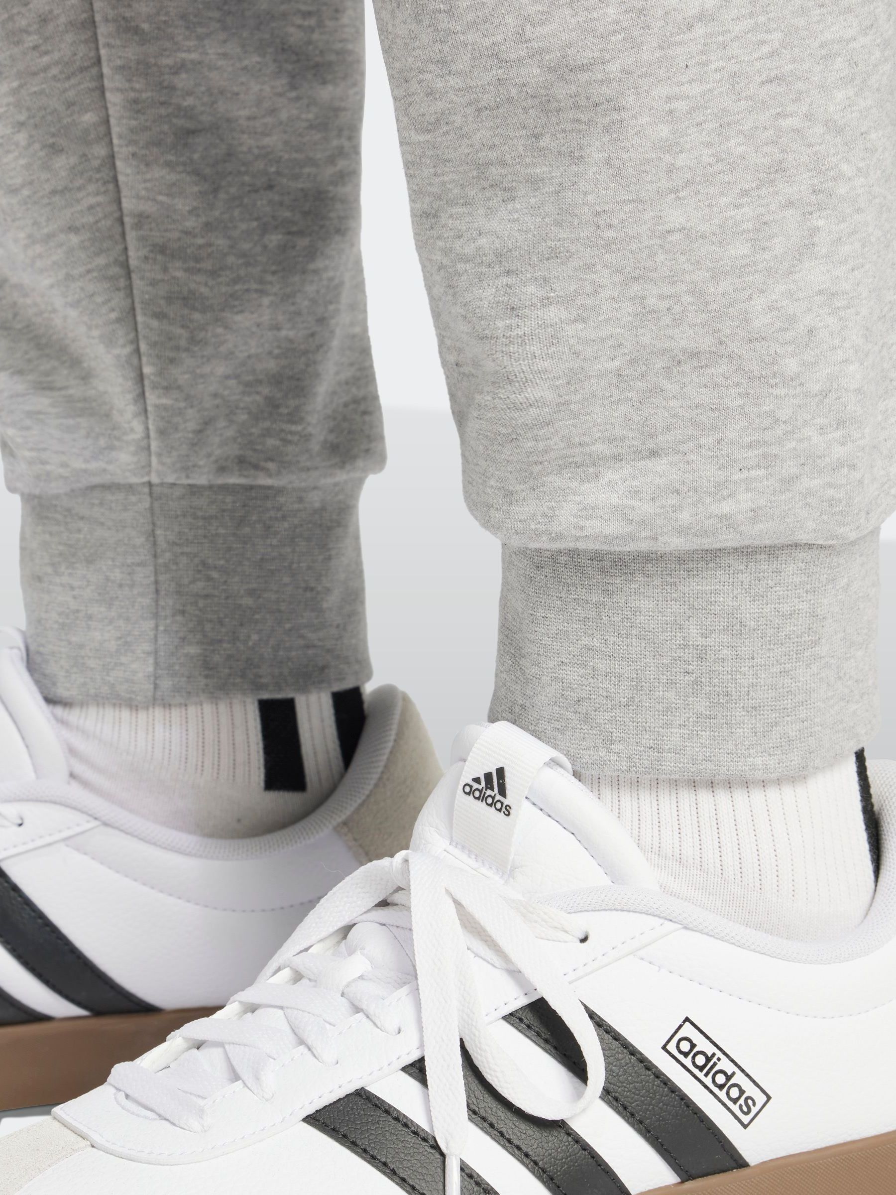 adidas Essentials joggingbroek van badstof met groot logo