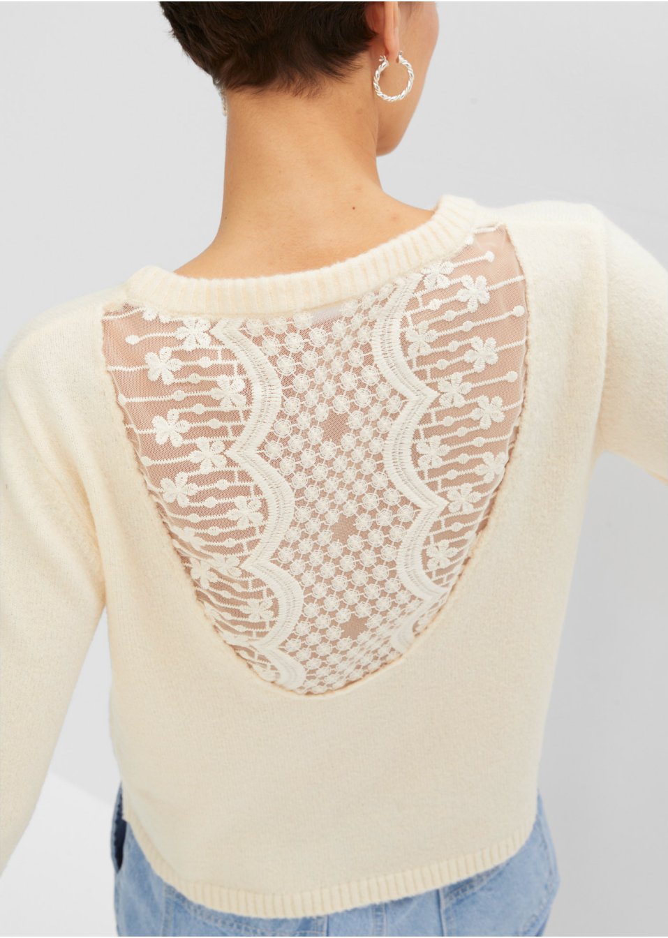 Pull avec détail dentelle
