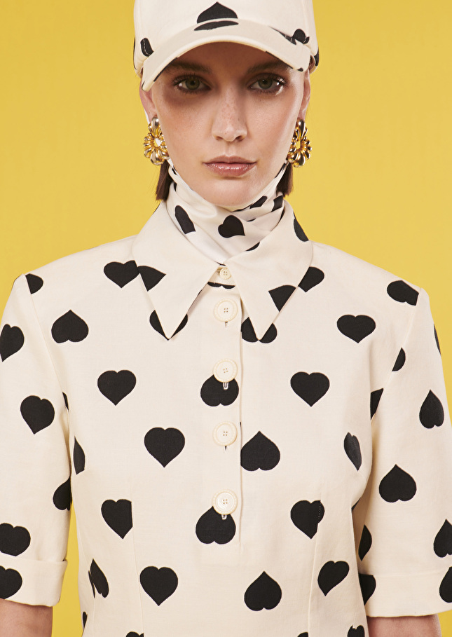 Robe Robinécrue à motif coeur noir