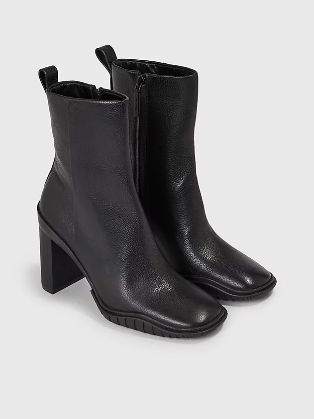 Botas de tornozelo de couro com salto