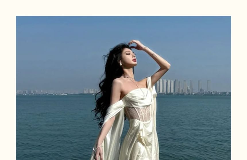 12th Tone - Off-Shoulder Maxi Corsetjurk met Cape en Mouwen