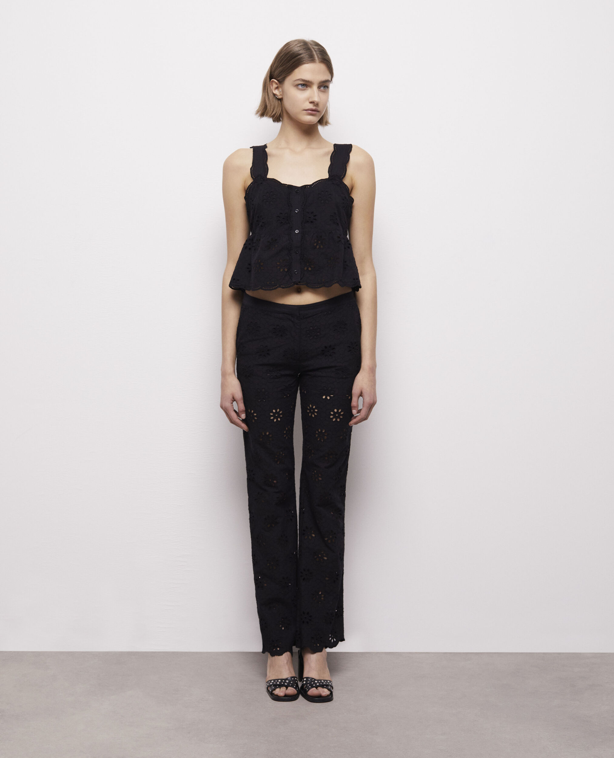 Pantalon noir en broderie Anglaise