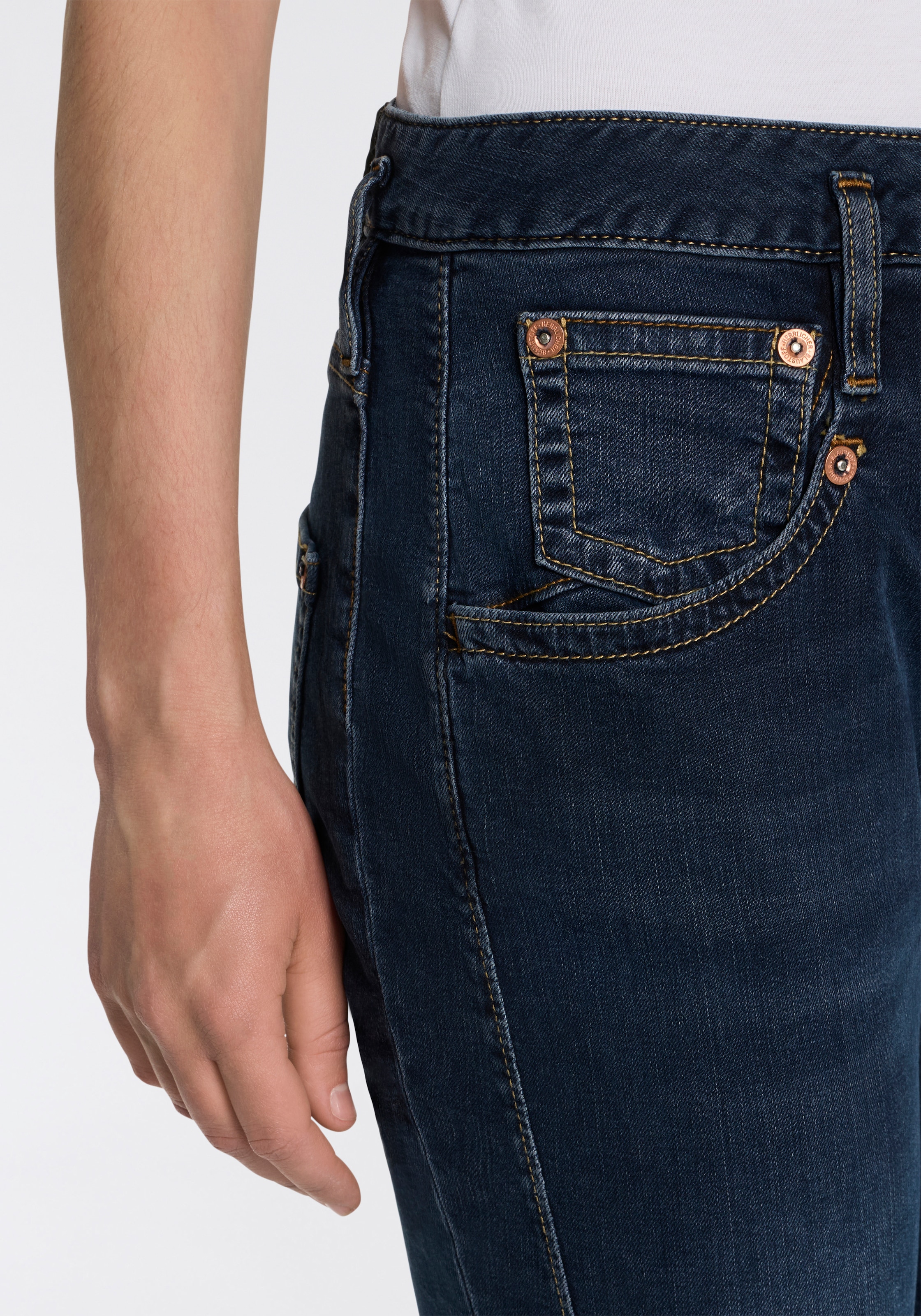 Herrlicher 7/8-Jeans »Shyra Cropped Denim Stretch« mit halb verdeckter Knopfleiste