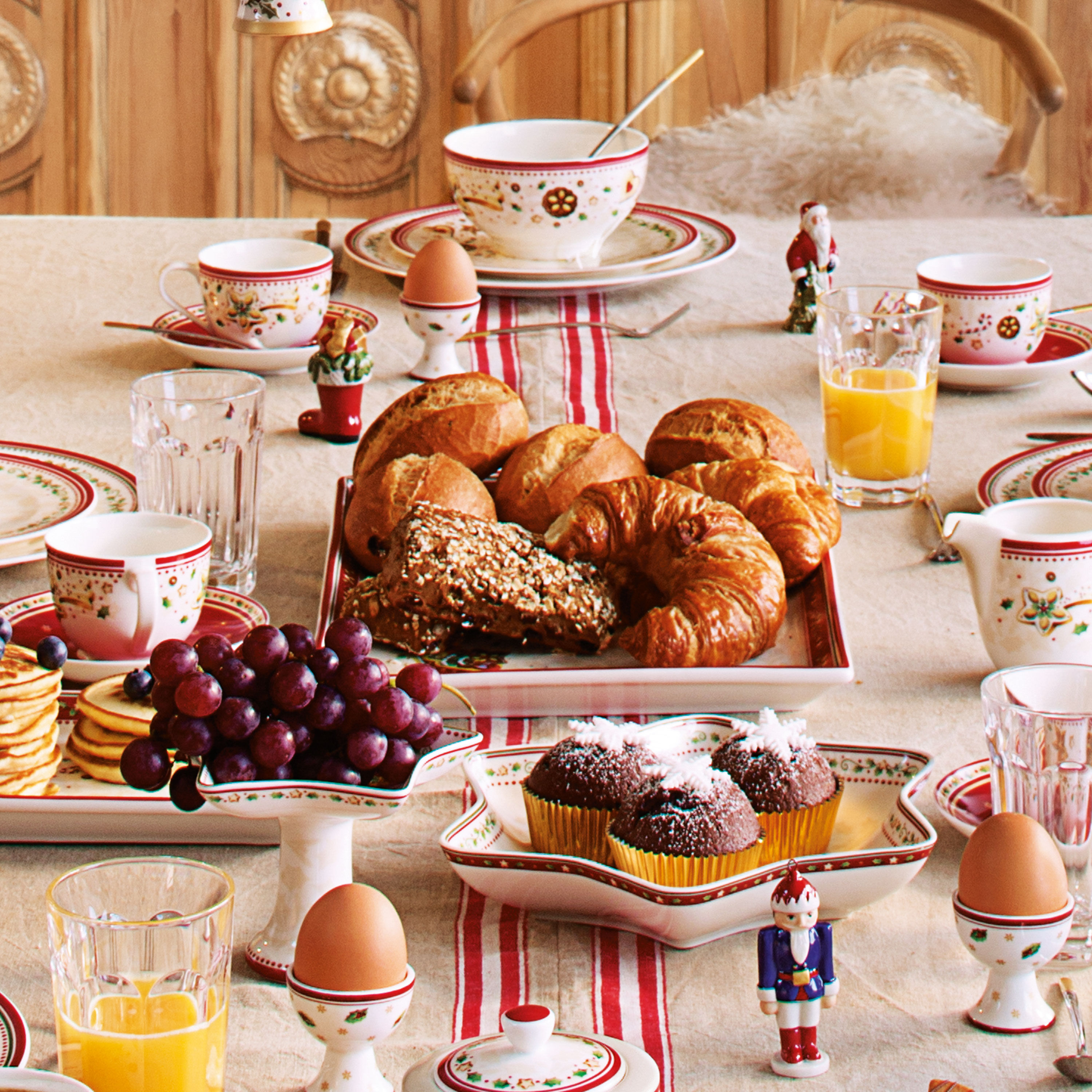 Winter Bakery Delight Cake platter Red, 15.8'' x 10.9'', Premium Porcelain