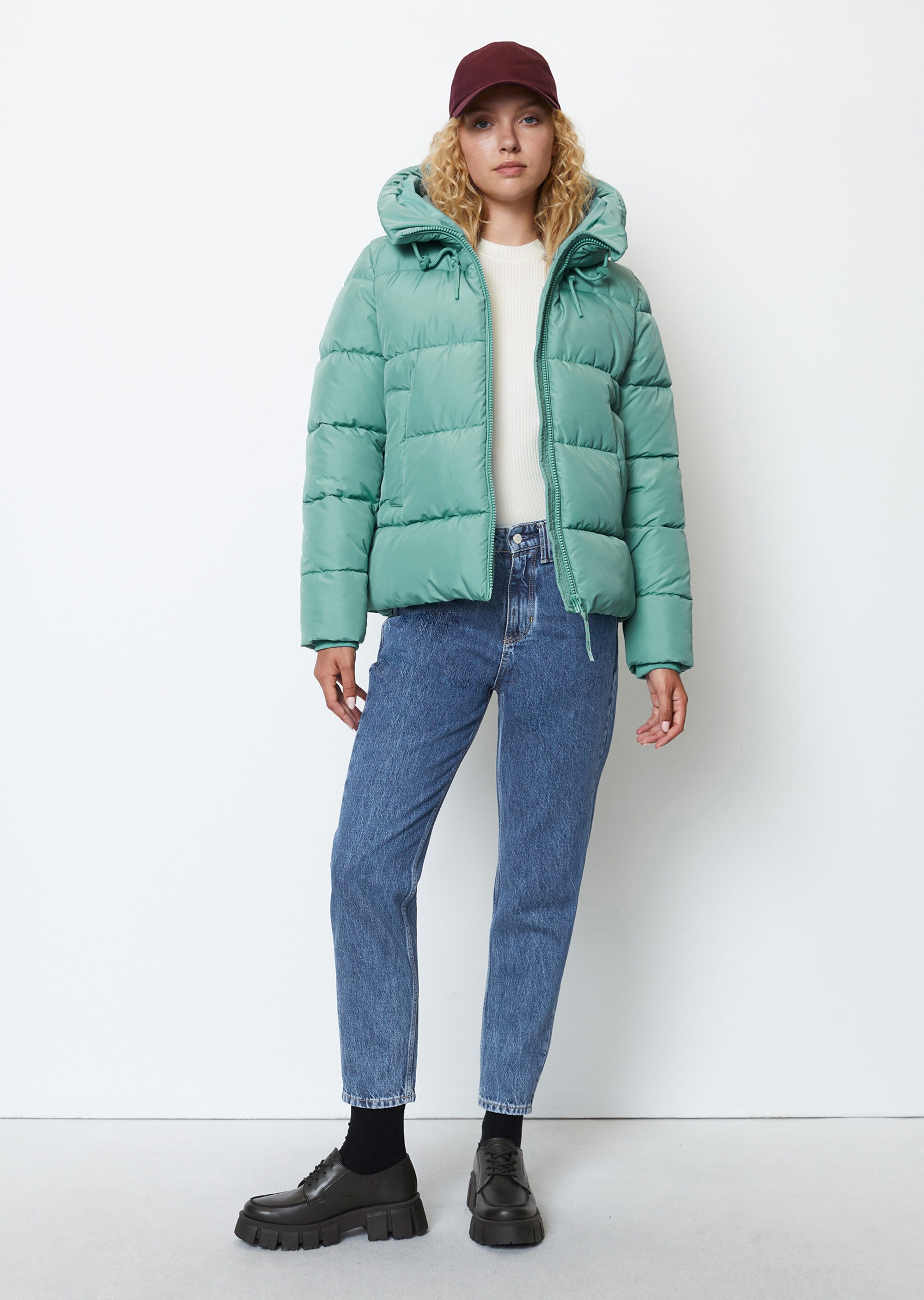 Kapuzen-Puffer-Jacke relaxed aus teilweise recycelten Materialien