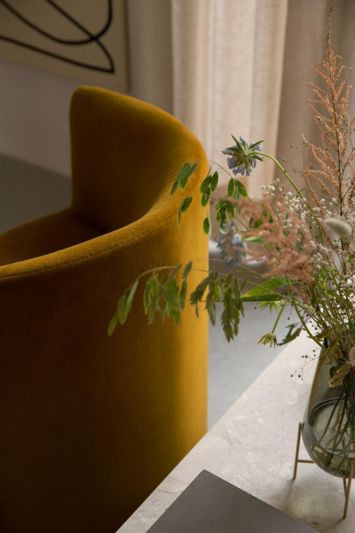Audo Copenhagen Échasse vaas small Smoke / Brushed Brass