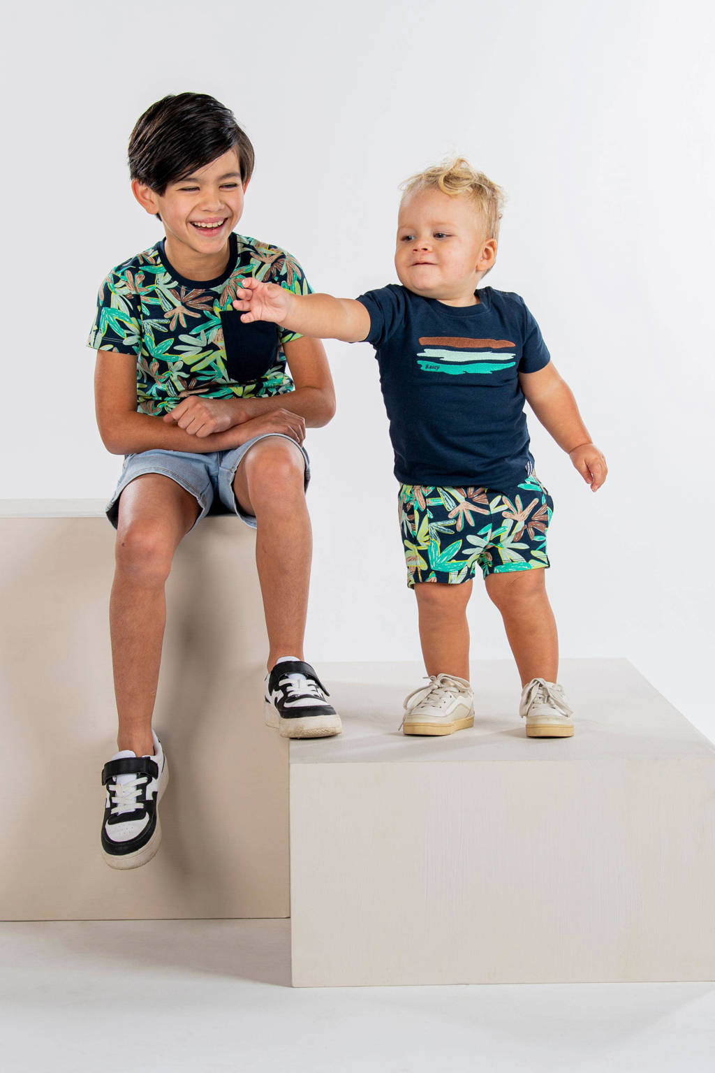 B.Nosy sweatshort met bladprint donkerblauw/groen