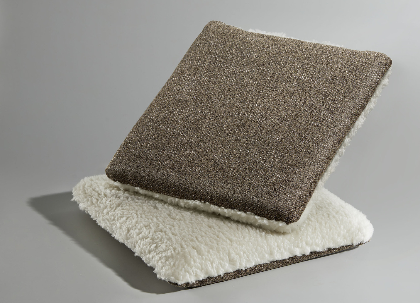 2-in-1 Wohnaccessoires mit wohlig warmem Flor