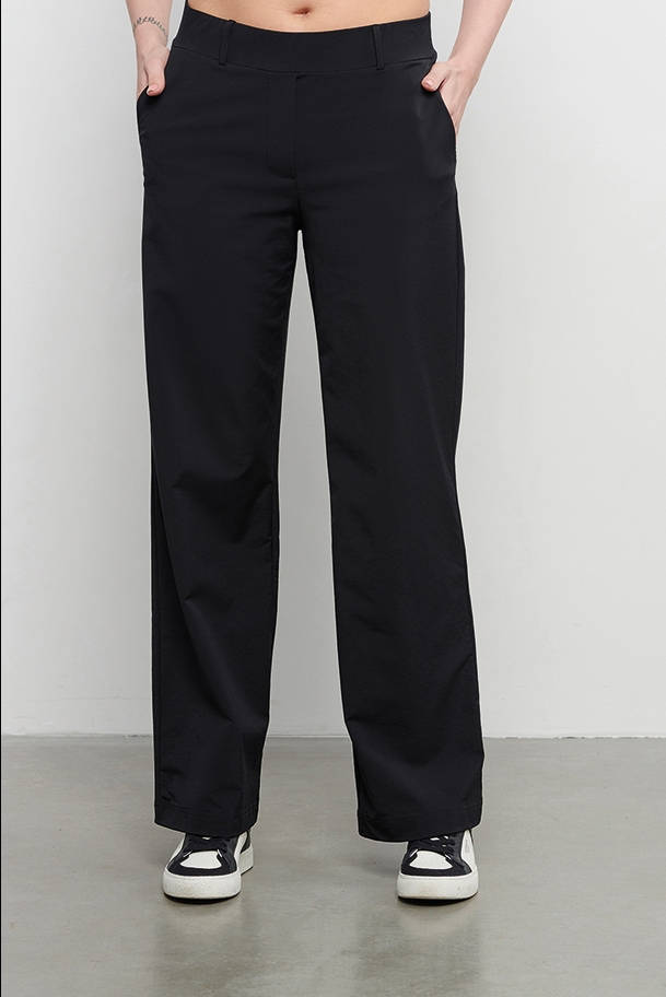 &Co Woman straight fit pantalon PATRICE van travelstof zwart