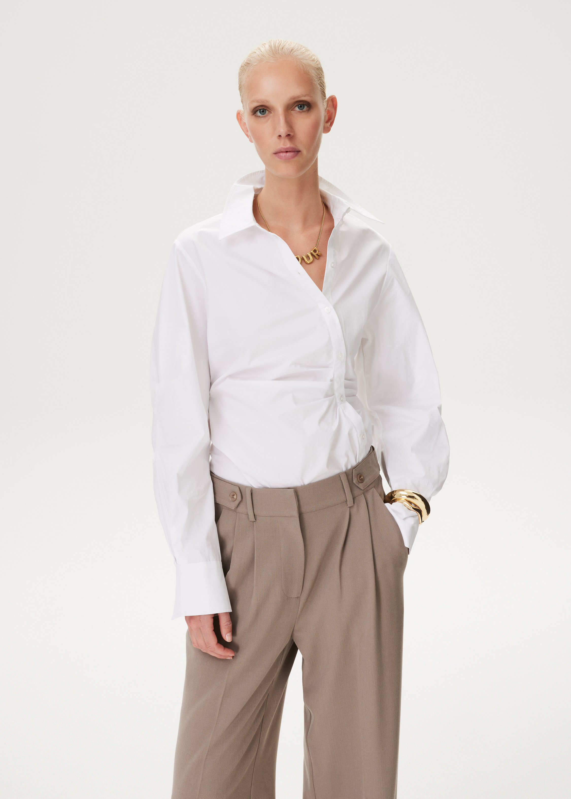 Blouse met asymmetrische knoopsluiting
