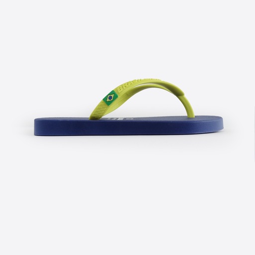 Chinelo de praia brasileiro, modelo clássico infantil, fabricado no Brasil.
