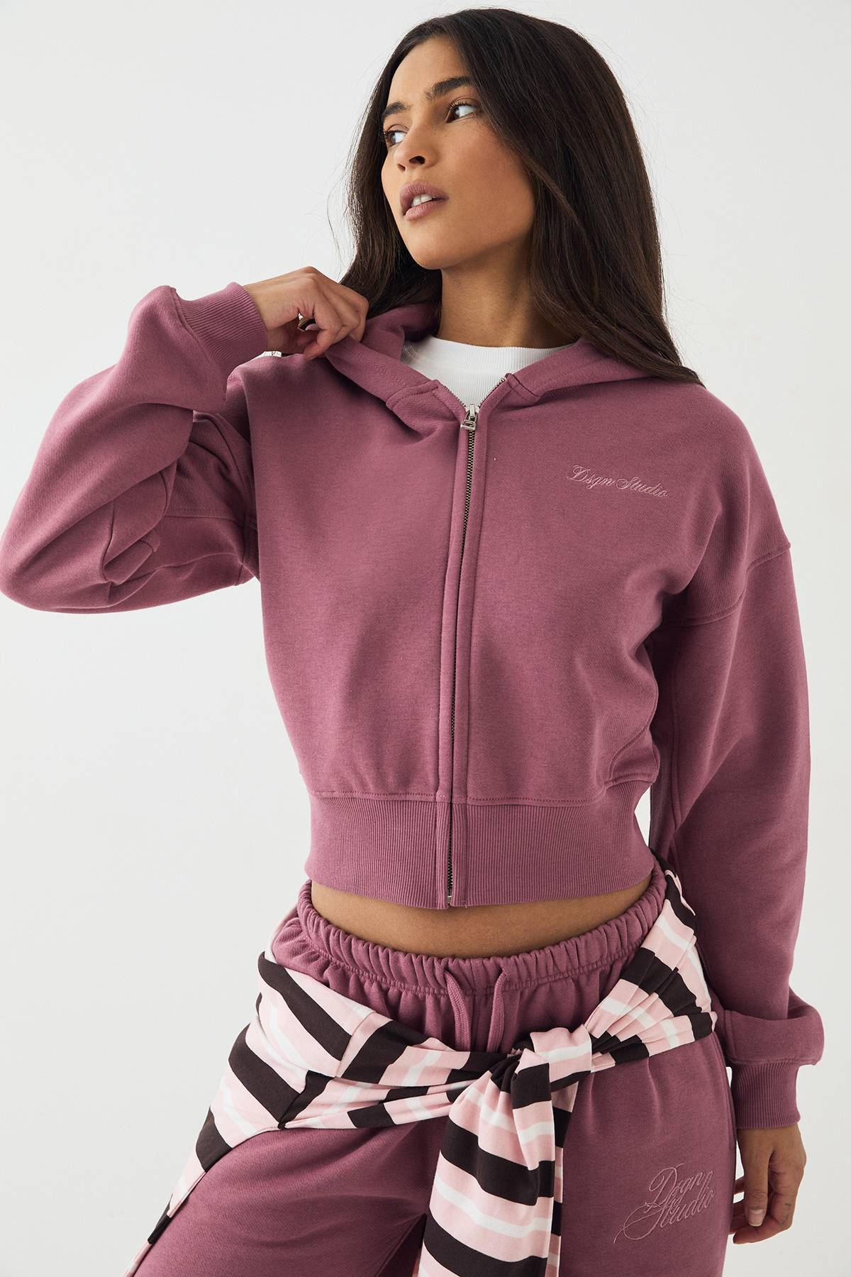Sweat à Casynthétiqueche Zippé DSGN Studio avec Broderie Script
