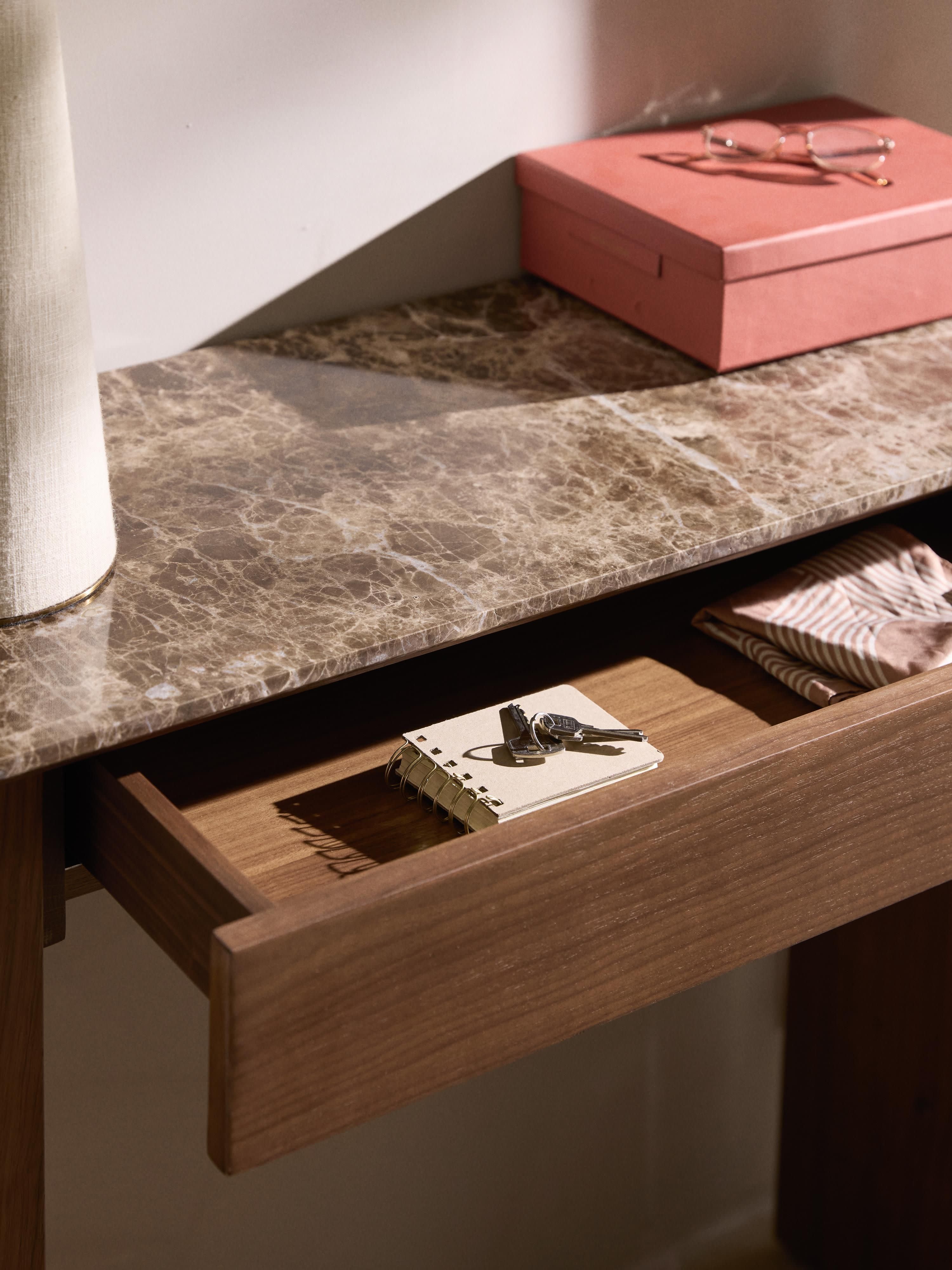 Houten wandtafel Zumi met marmeren blad en lade