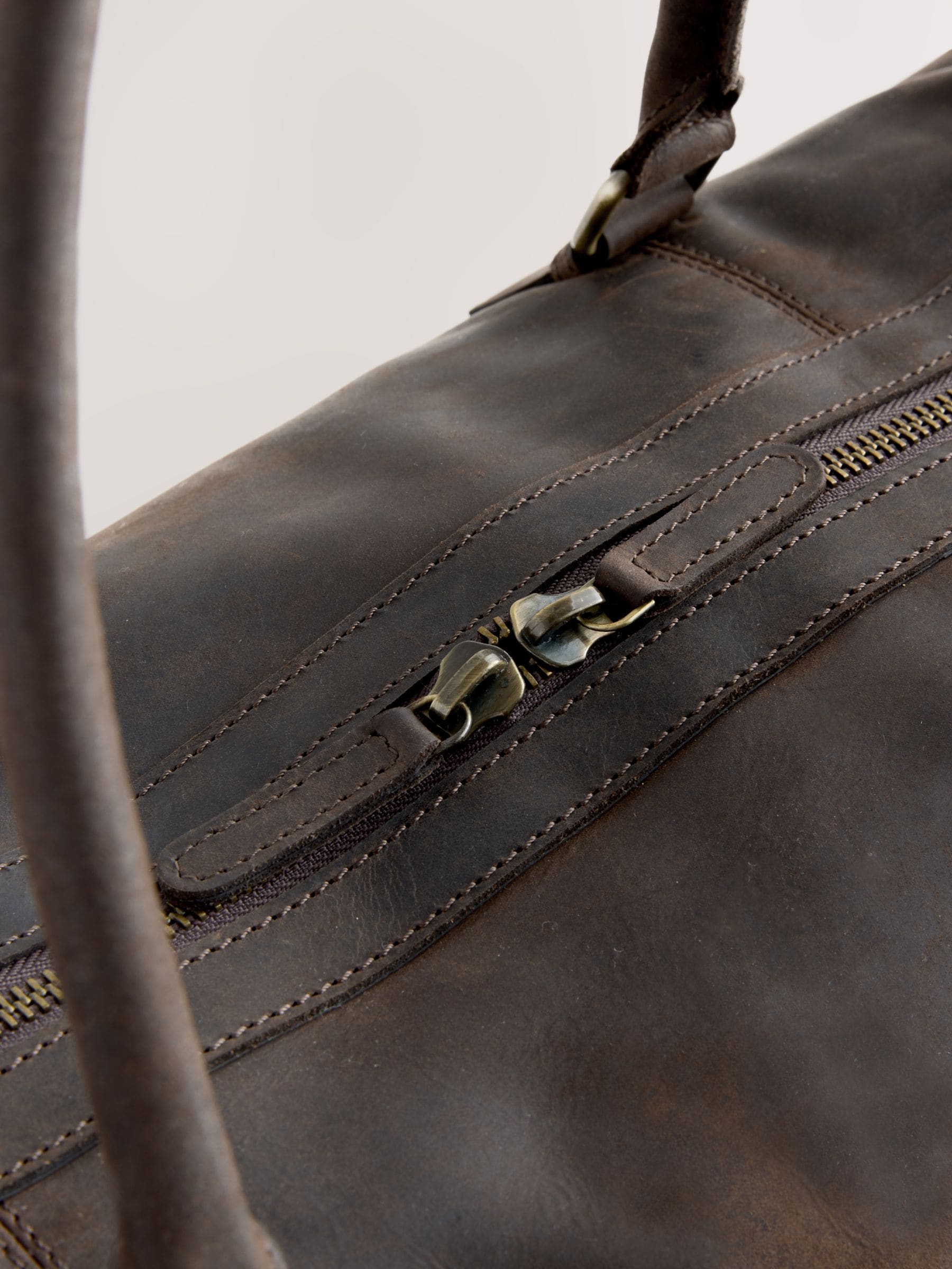 Bruin - Textured Oily Leather Holdall
