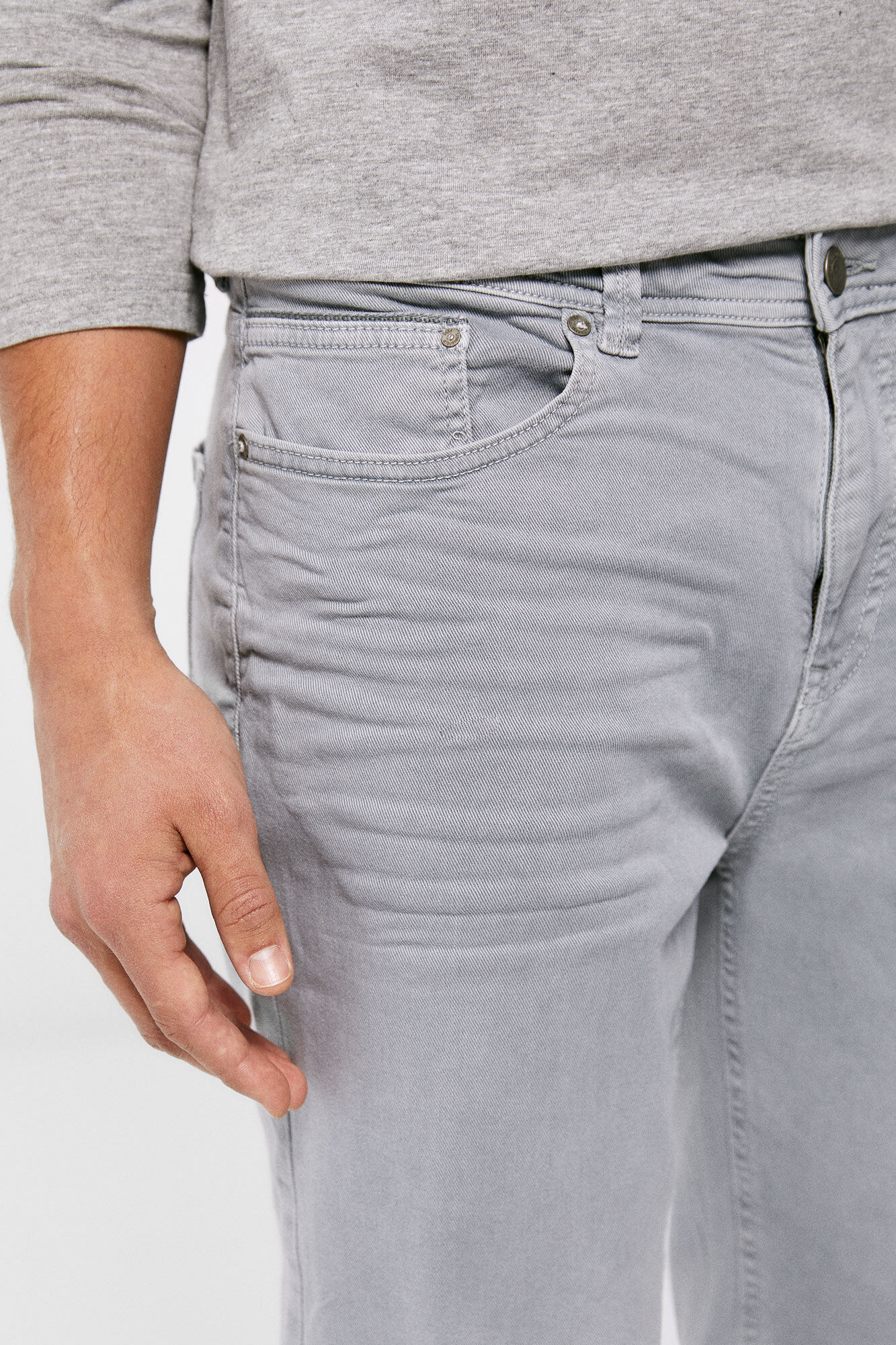 Calça de cinco bolsos com lavagem slim-fit