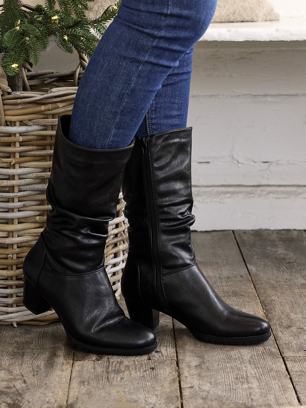 Boots Laura