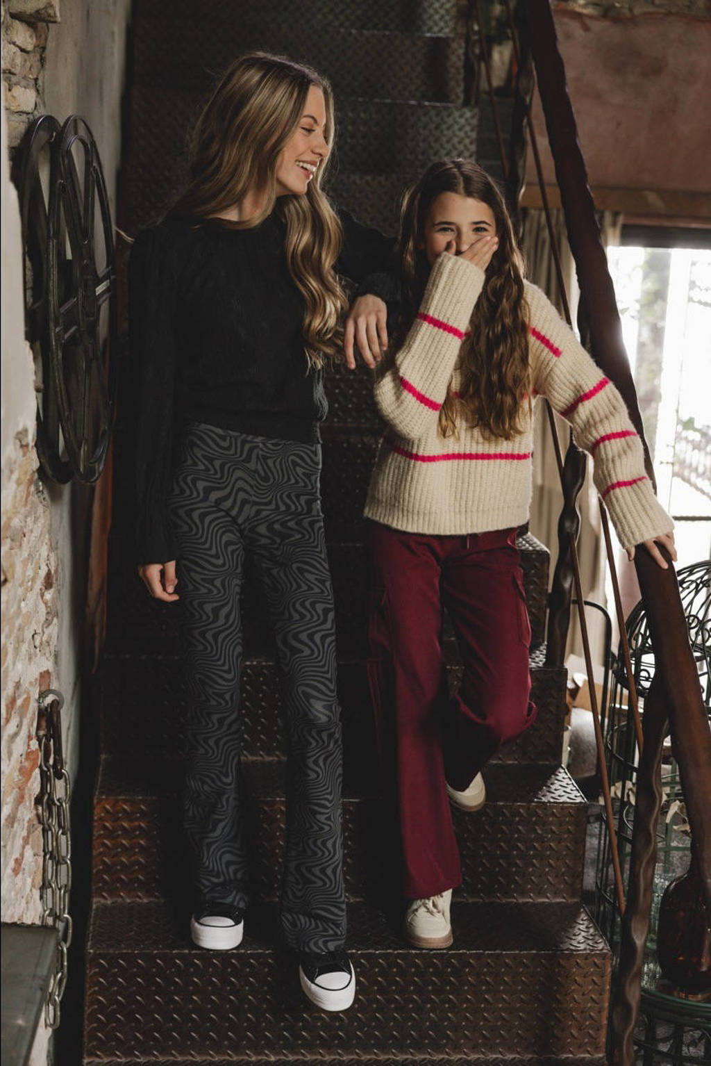 LOOXS flared broek met all over print grijs/donkergrijs