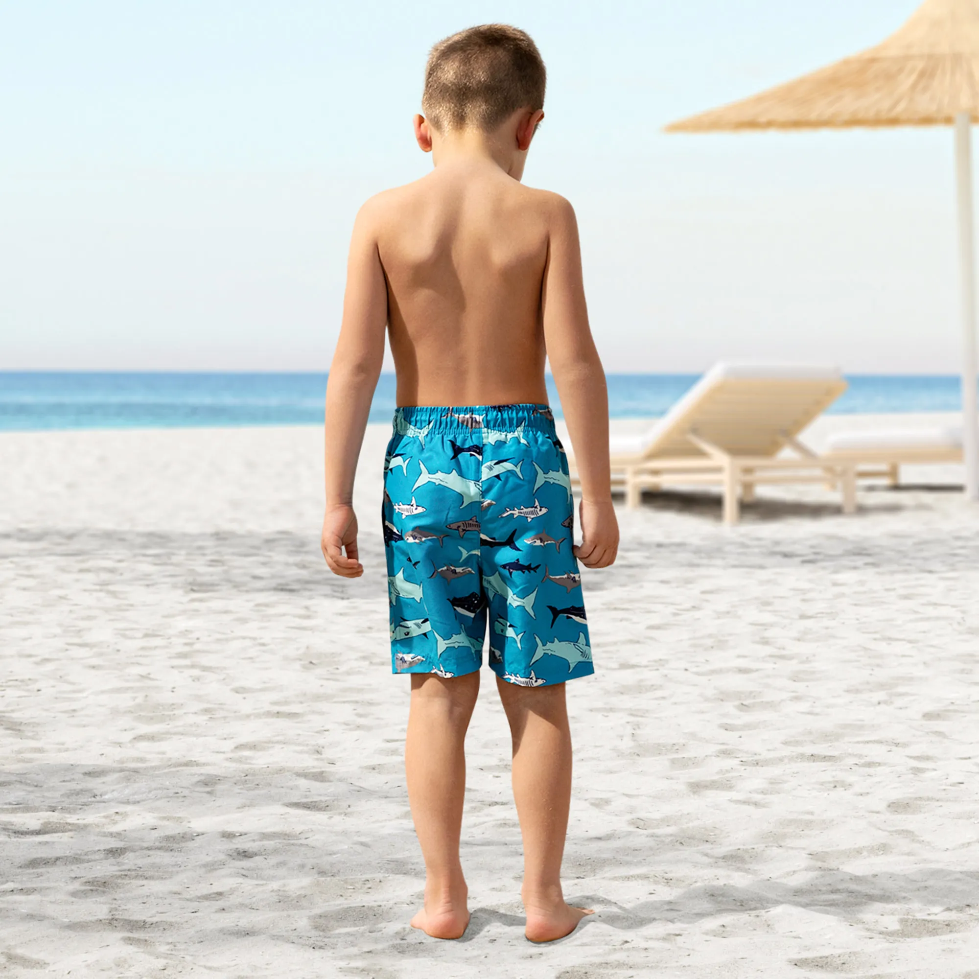 Jungen-Badeshorts mit Hai-Muster