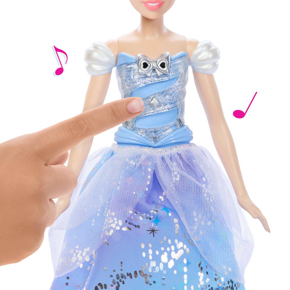 Disney prinses Assepoester en haar betoverende baljurk