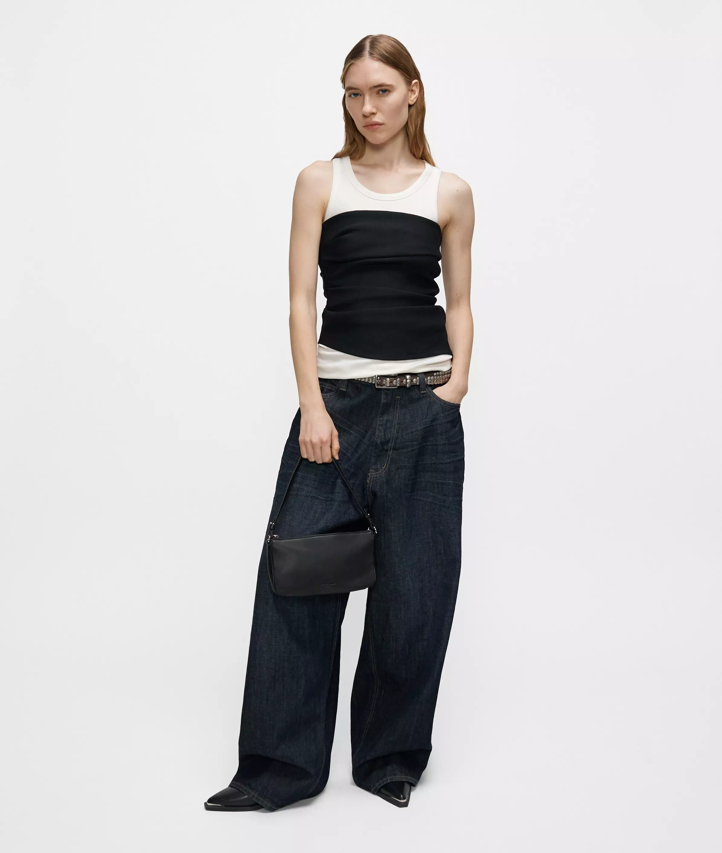 Ryker Crossbody S Handy crossbody bag made from naturally grained leather