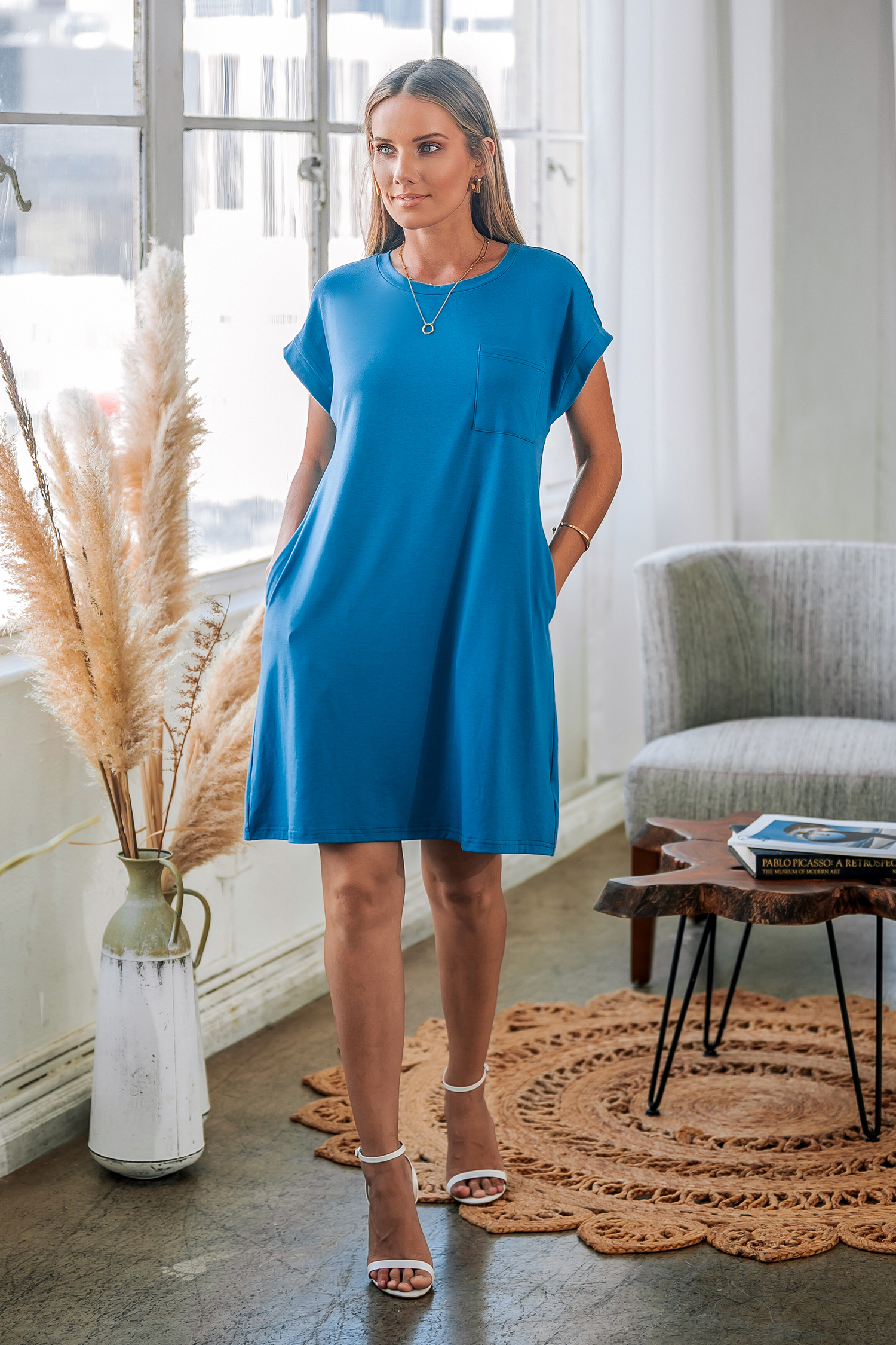 Robe mini en jersey avec manches courtes et col rond bleue