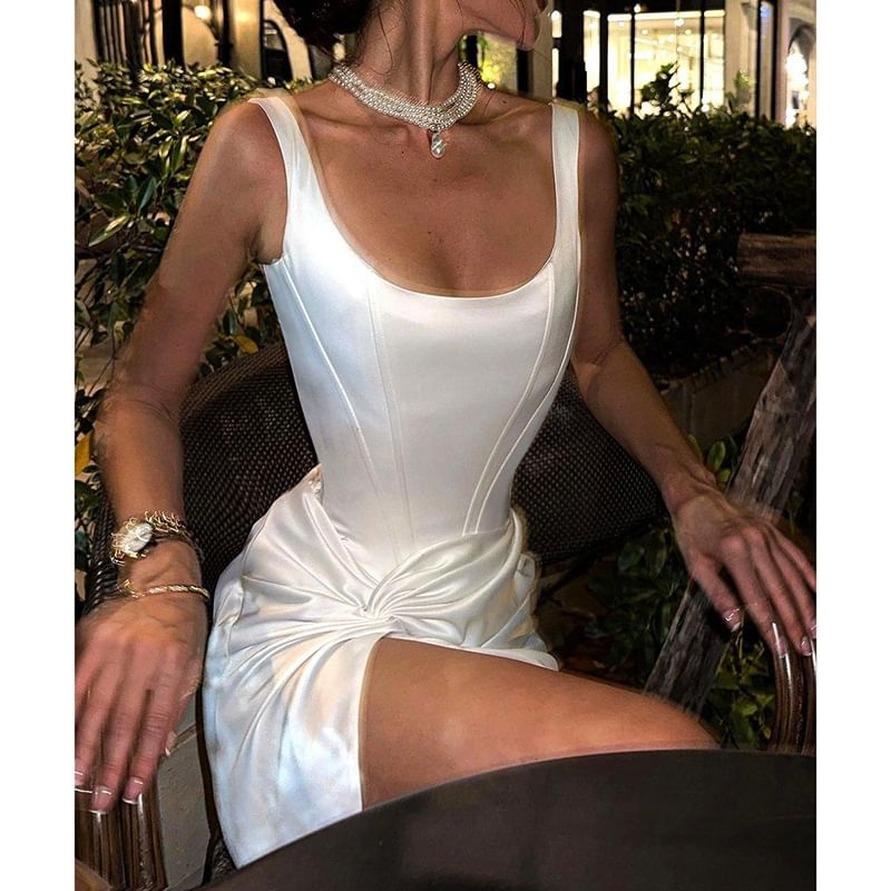 Femme Cradle - Off-shoulder satijnen maxi-bodyconjurk met uitgesneden plooien en splitten