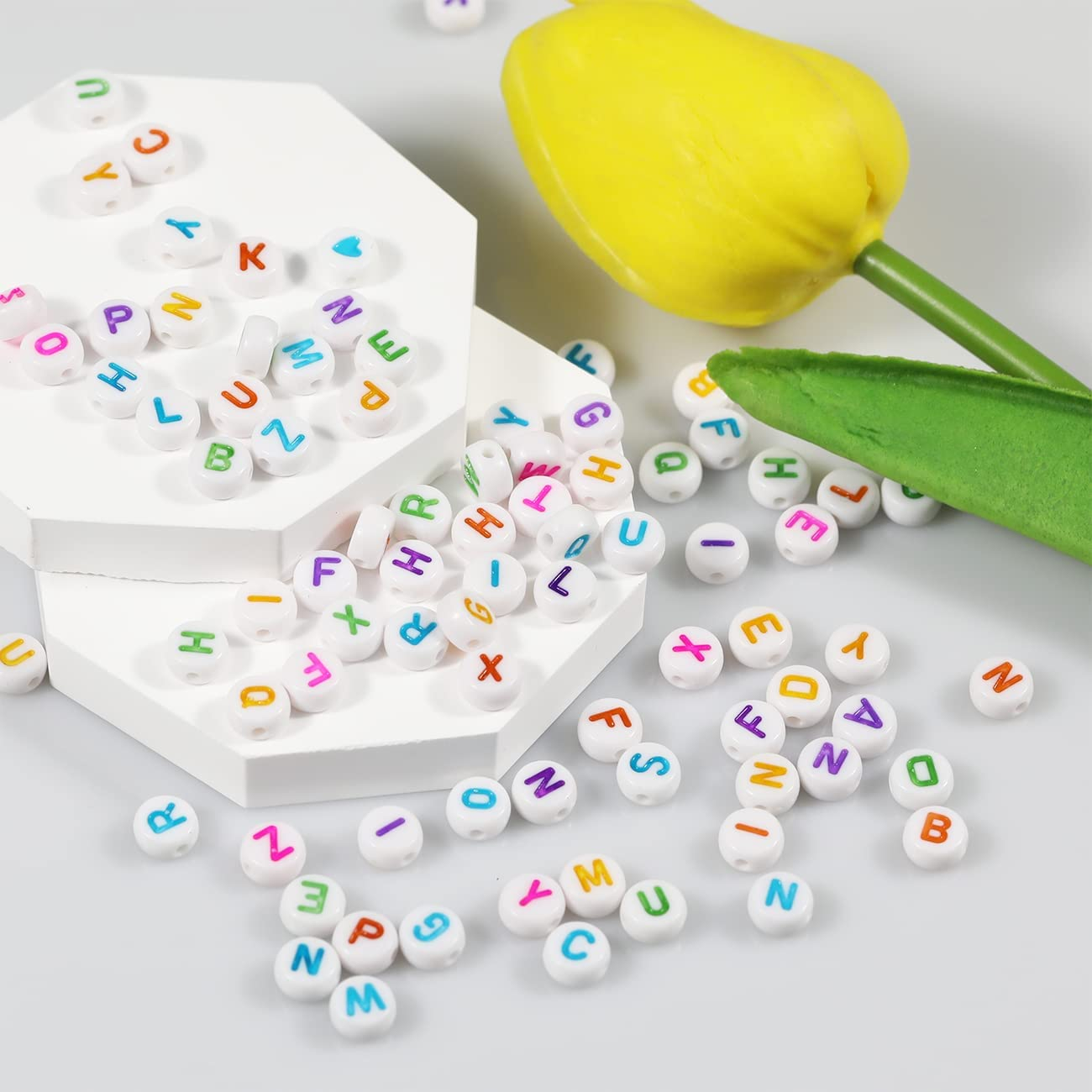 (100er Set) Buchstaben Perlen DIY Bastel Schmuck Zwischenperle für Armband / Kette - Weiss / Neon