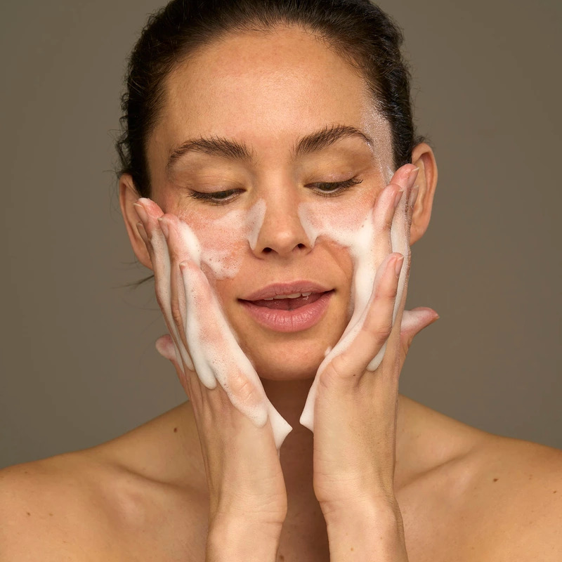 Apeer Cleansing Foam 200 ml