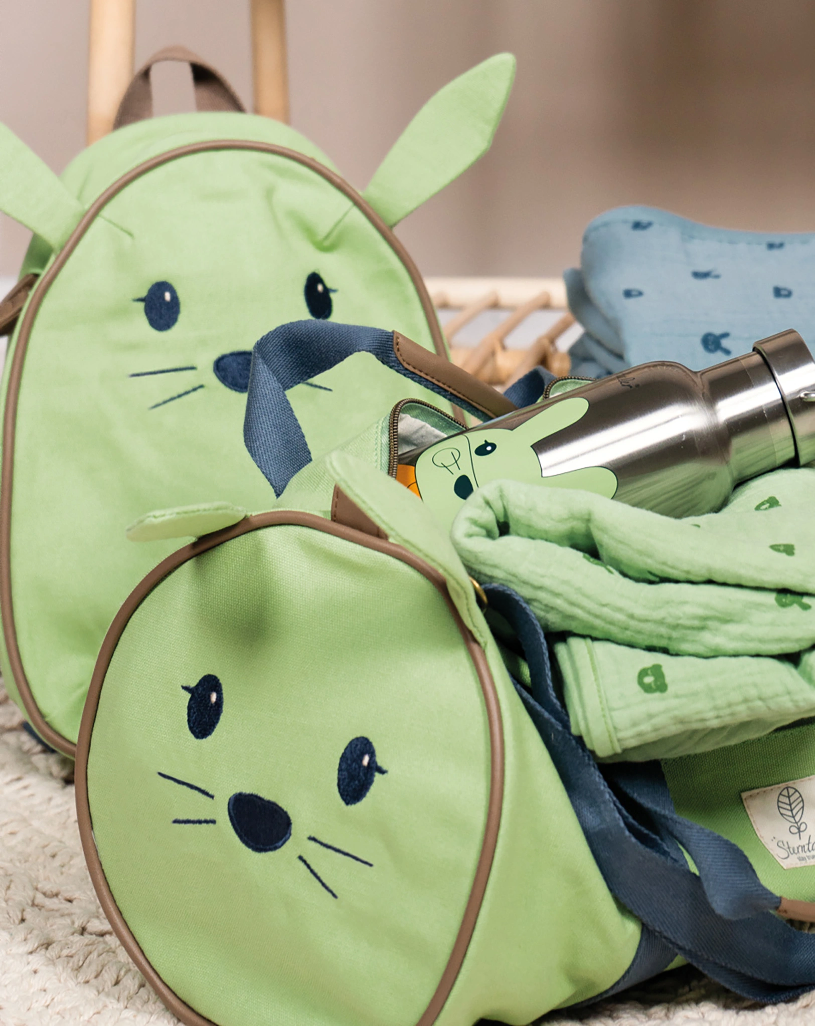Kindergarten Rucksack KINNI HASE (28x21x10) in grün