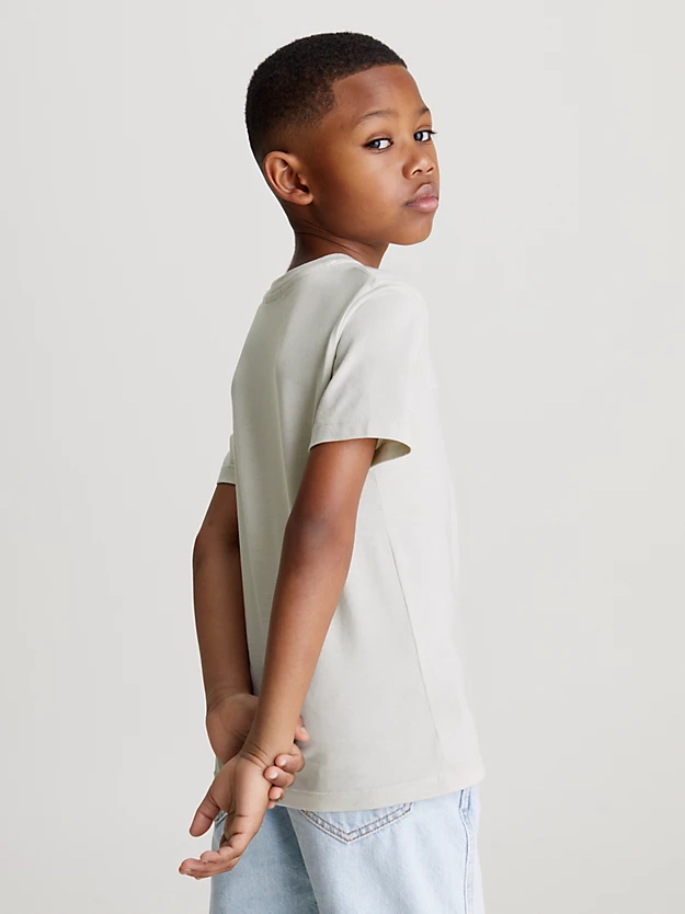 Camiseta infantil com logotipo