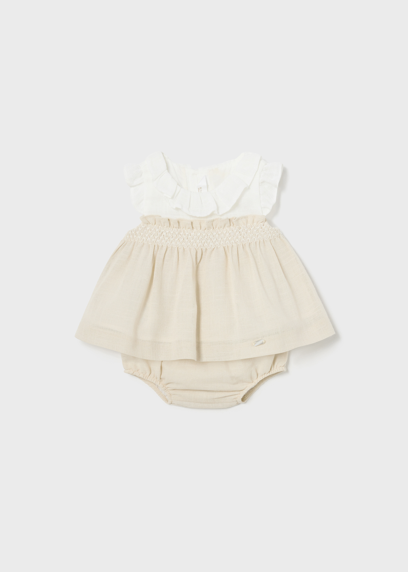Conjunto de duas peças para cerimônia de recém-nascido, cor nude.