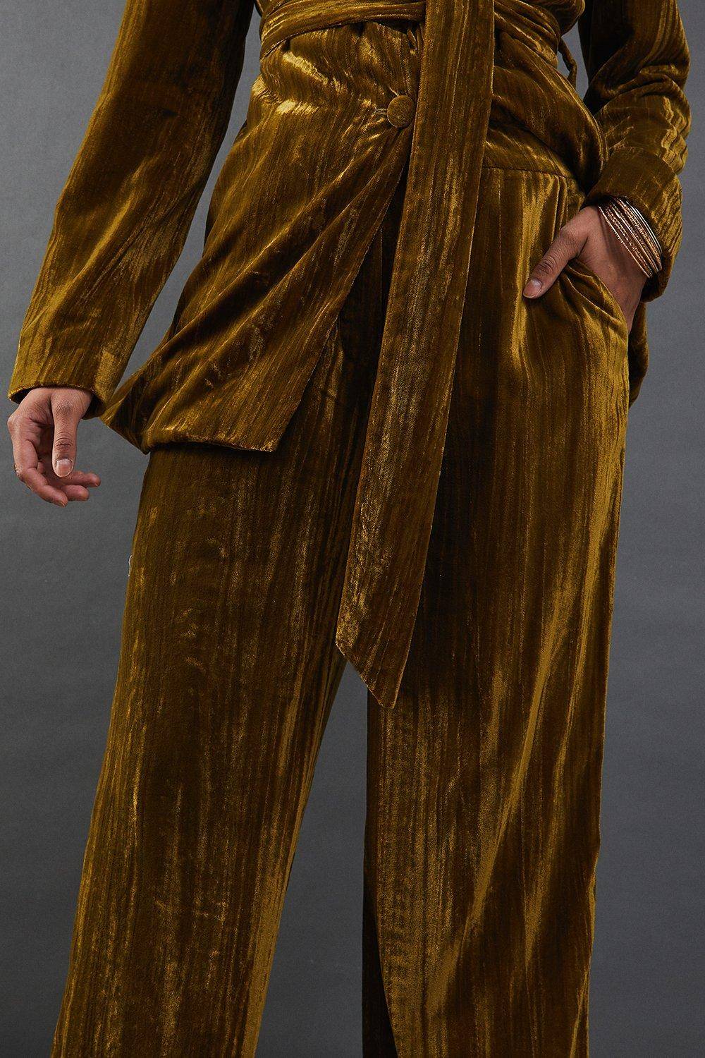 Warehouse Pantalon Tailleur Taille Haute en Velours Froissé