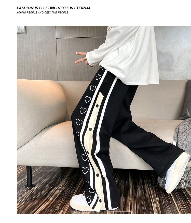 Nikoflin - Joggingbroek met rechte pijpen en hartjesprint, knoopsluiting en middelhoge taille