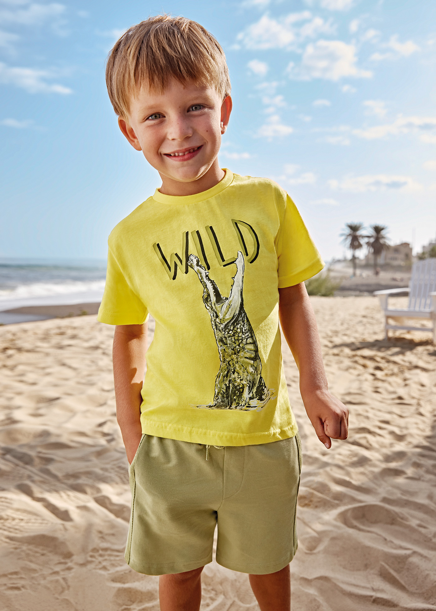 Conjunto infantil masculino com estampa em algodão sustentável.