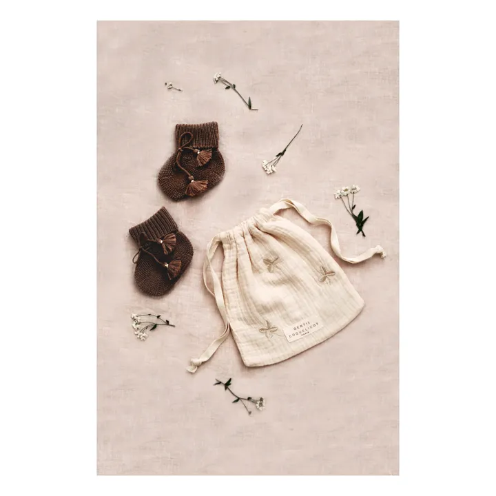 Gentil Coquelicot Chaussons en tricot et pochon brodé | Chocolat