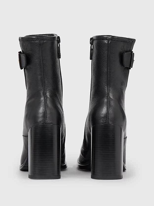 Botas de couro com salto alto