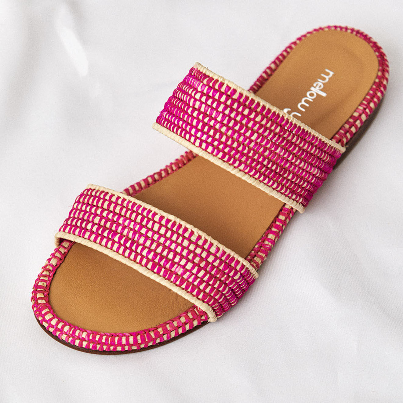 Mellow Yellow Mules en Raphia Joan fuchsia