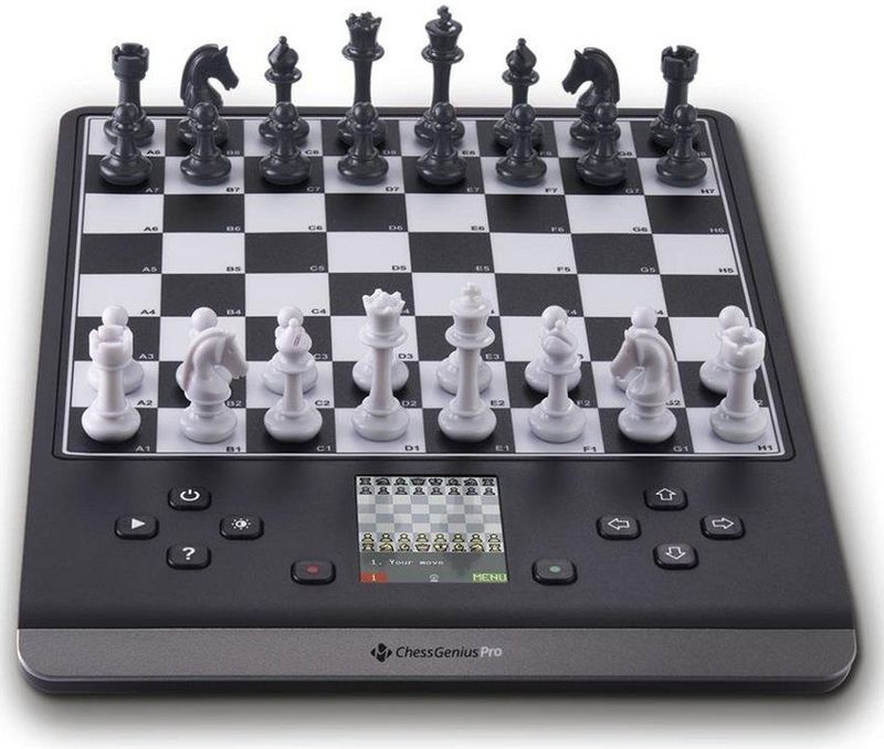 MILLENNIUM ChessGenius PRO 2024 - Schaakcomputer voor beginners tot clubschakers - Nederlandstalig