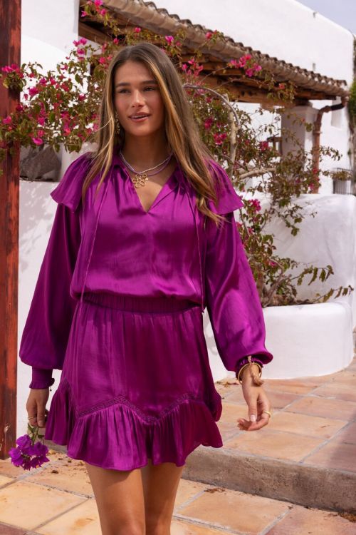 Paarse blouse met ruffles satijnen look