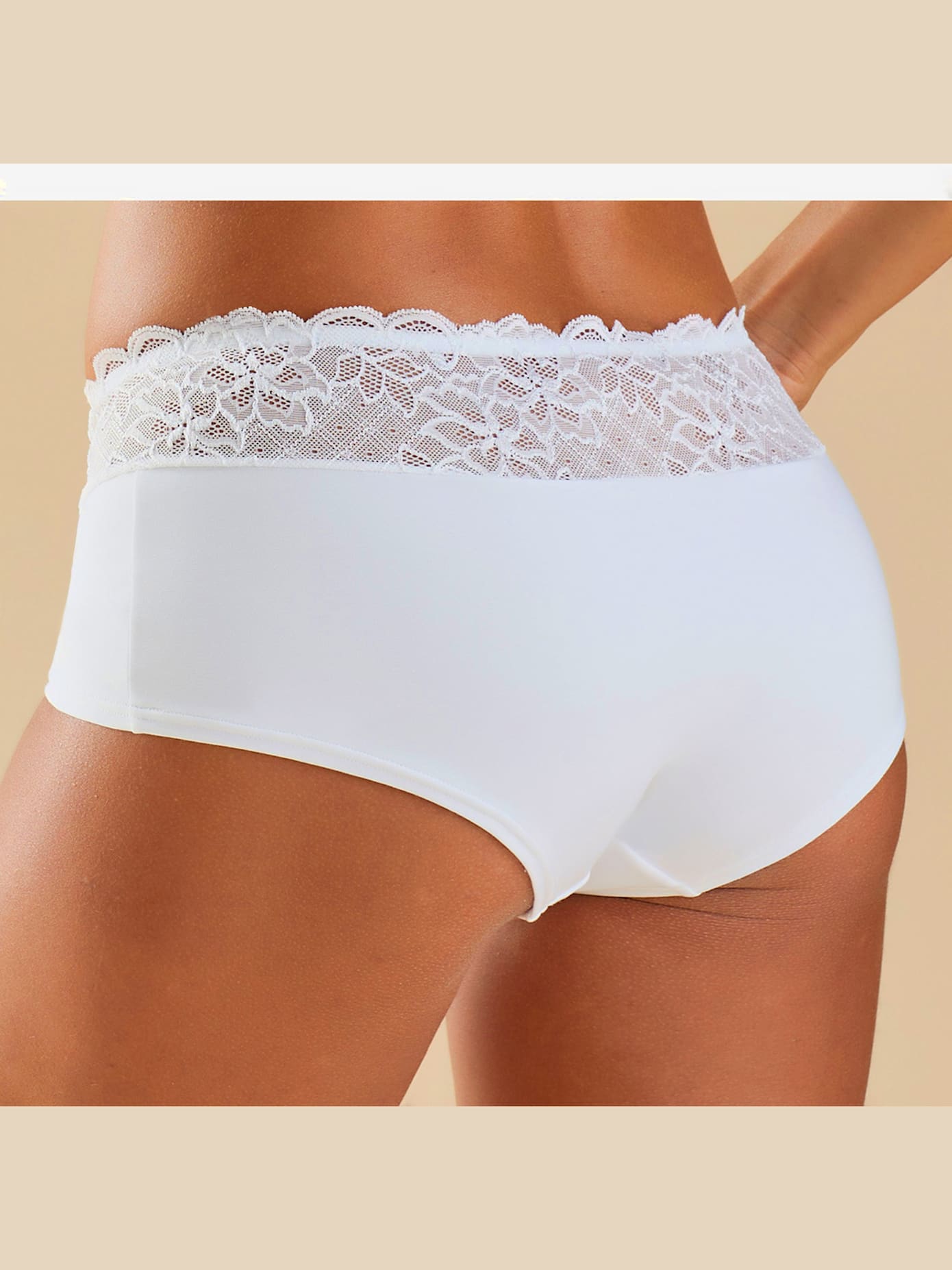 Panty féminin avec coupe enveloppante