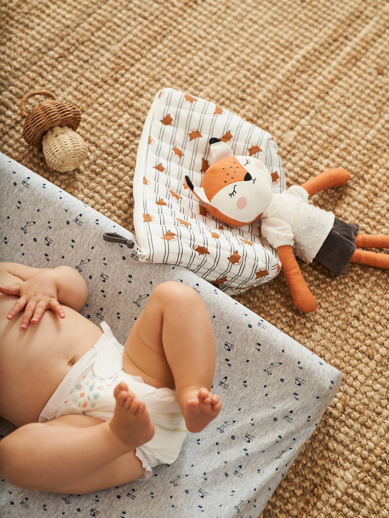 Nécessaire infantil, branca resistente com estampa.
