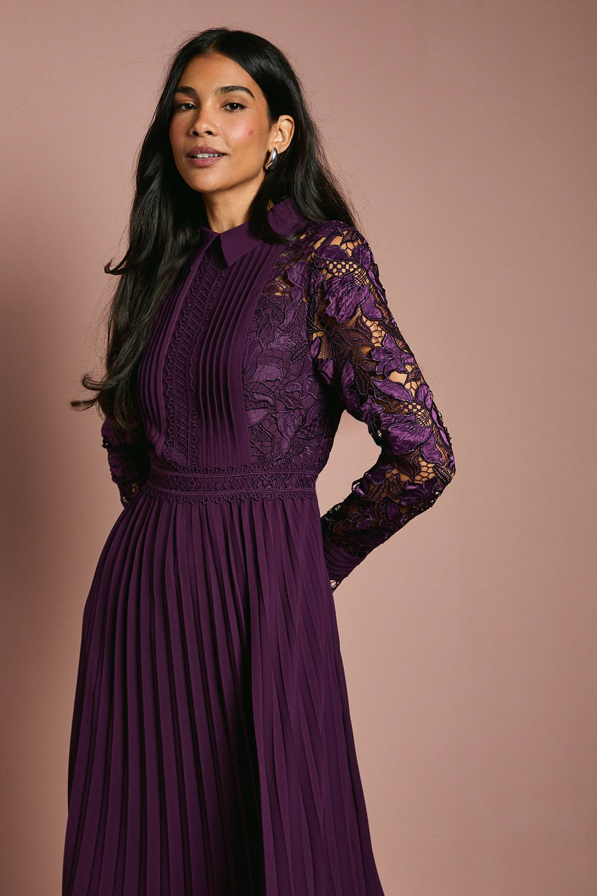 Coast Robe Chemise Mi-Longue à Manches Longues en Dentelle et Plissée