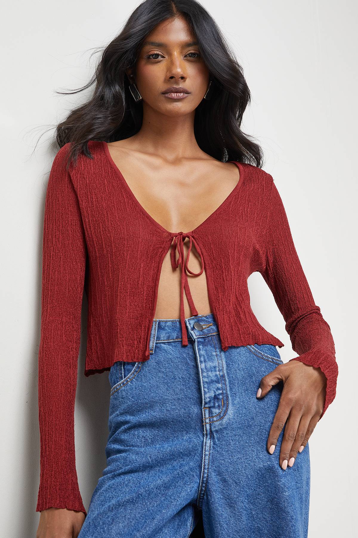 Warehouse Cardigan Bordeaux à Texture Froissée Transparente avec Détail de Liens