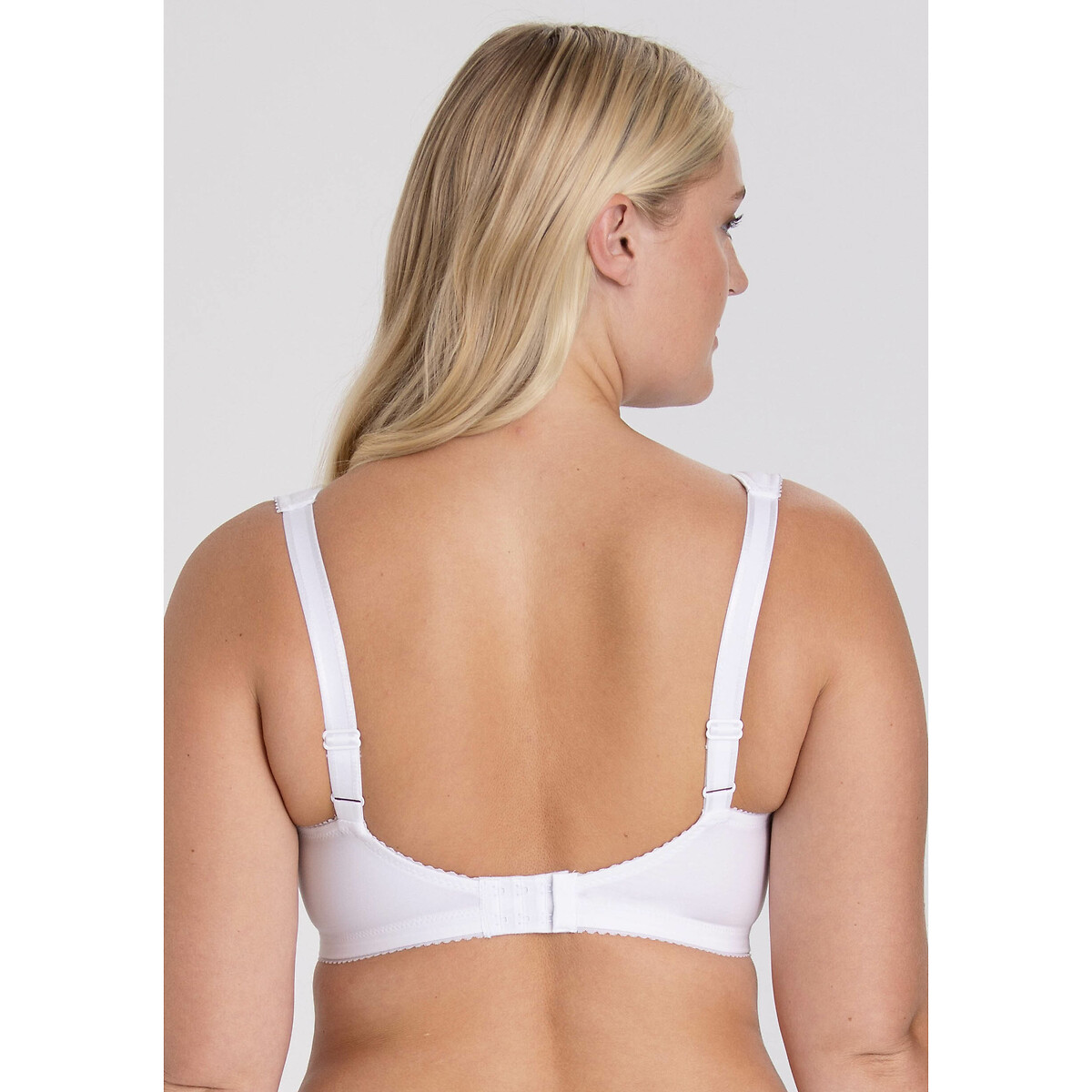 MISS MARY DA SUÉCIA<br>Sutiã pré-moldado Smoothly